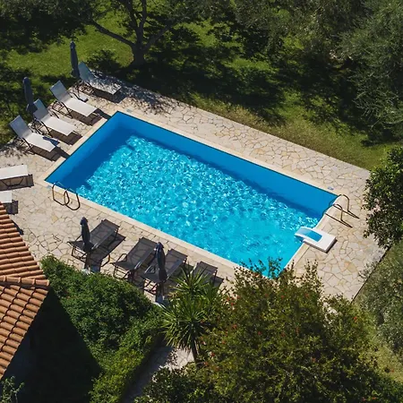 Lilly With Private Pool