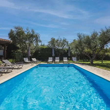 Lilly With Private Pool *