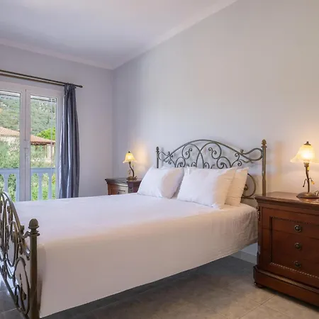 Lilly With Private Pool Vilă