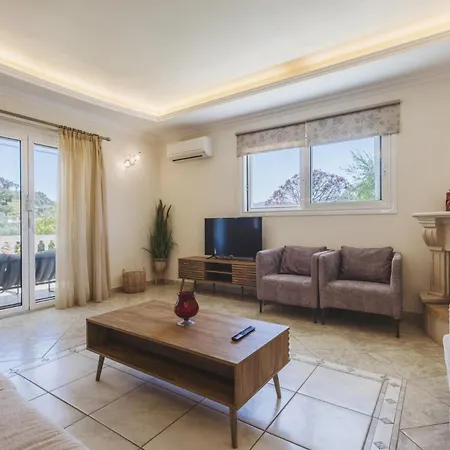 Lilly With Private Pool * Kypseli