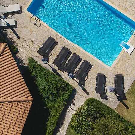 Lilly With Private Pool Vilă *