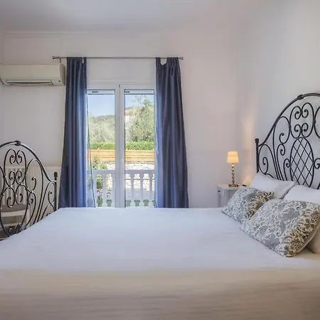 Lilly With Private Pool Kypseli