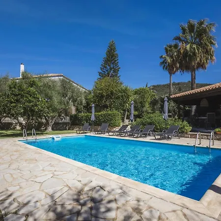 Lilly With Private Pool